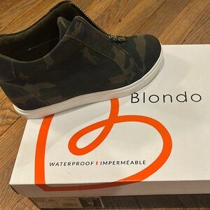 Blondo Waterproof Green and Black Camo Suede Wedge Sneakers